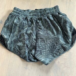 Lululemon Hotty Hot Shorts - Size 2- multicolor